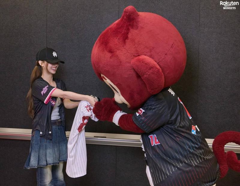 트와이스 나연 라쿠텐 몽키즈