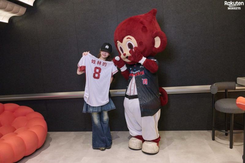 트와이스 나연 라쿠텐 몽키즈
