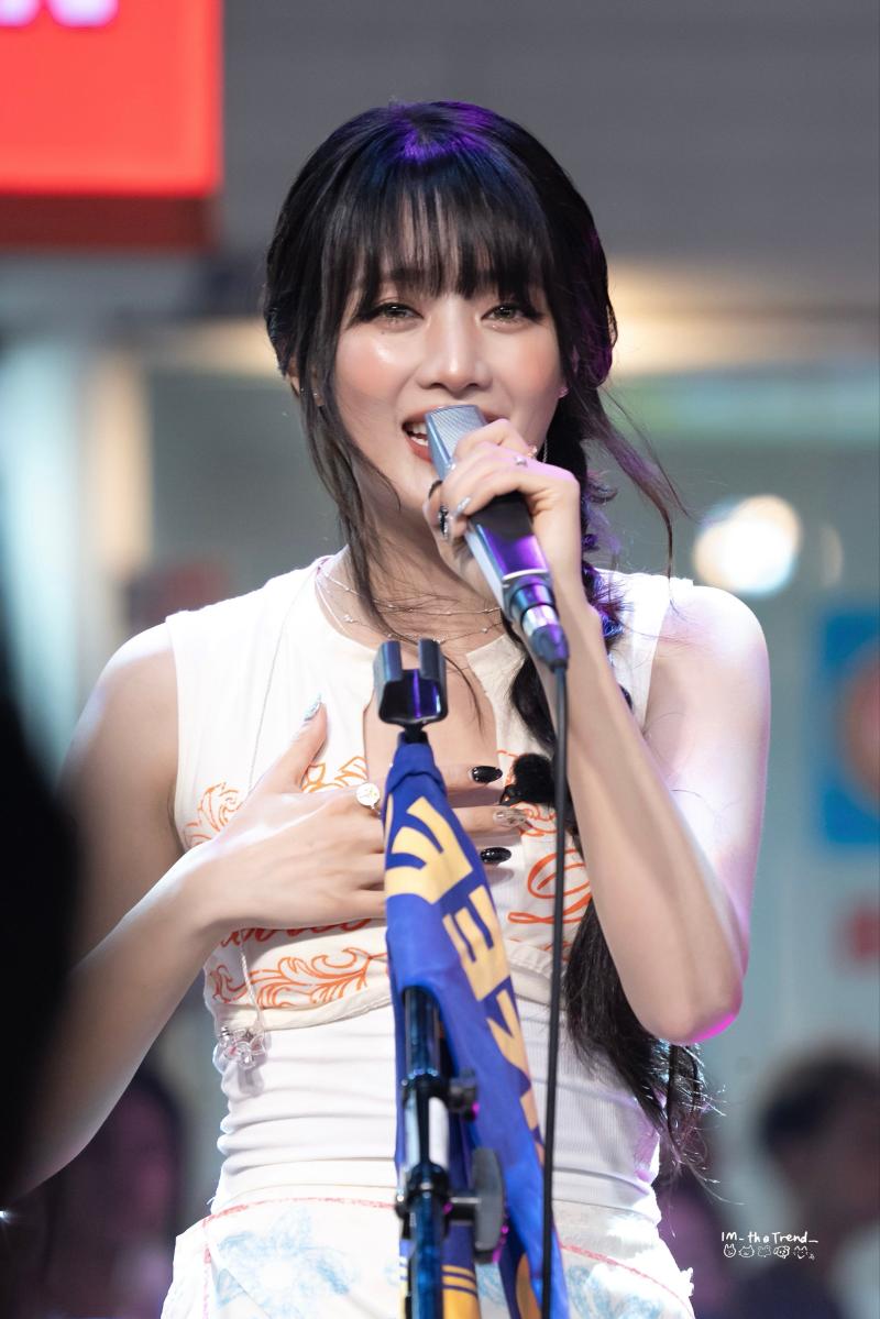 아이들 민니 260906 Minnie JAYKEEOUT Busking Q