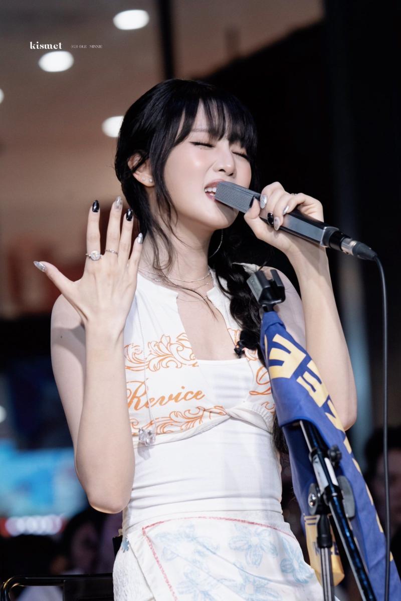 아이들 민니 260906 Minnie JAYKEEOUT Busking Q