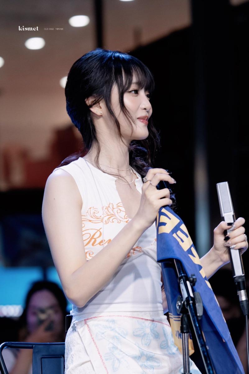 아이들 민니 260906 Minnie JAYKEEOUT Busking Q