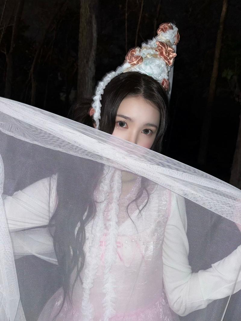 최근 콘서트 아이브 레이 순백색 홀터넥 핫팬츠 떨리는 내전근 허벅지