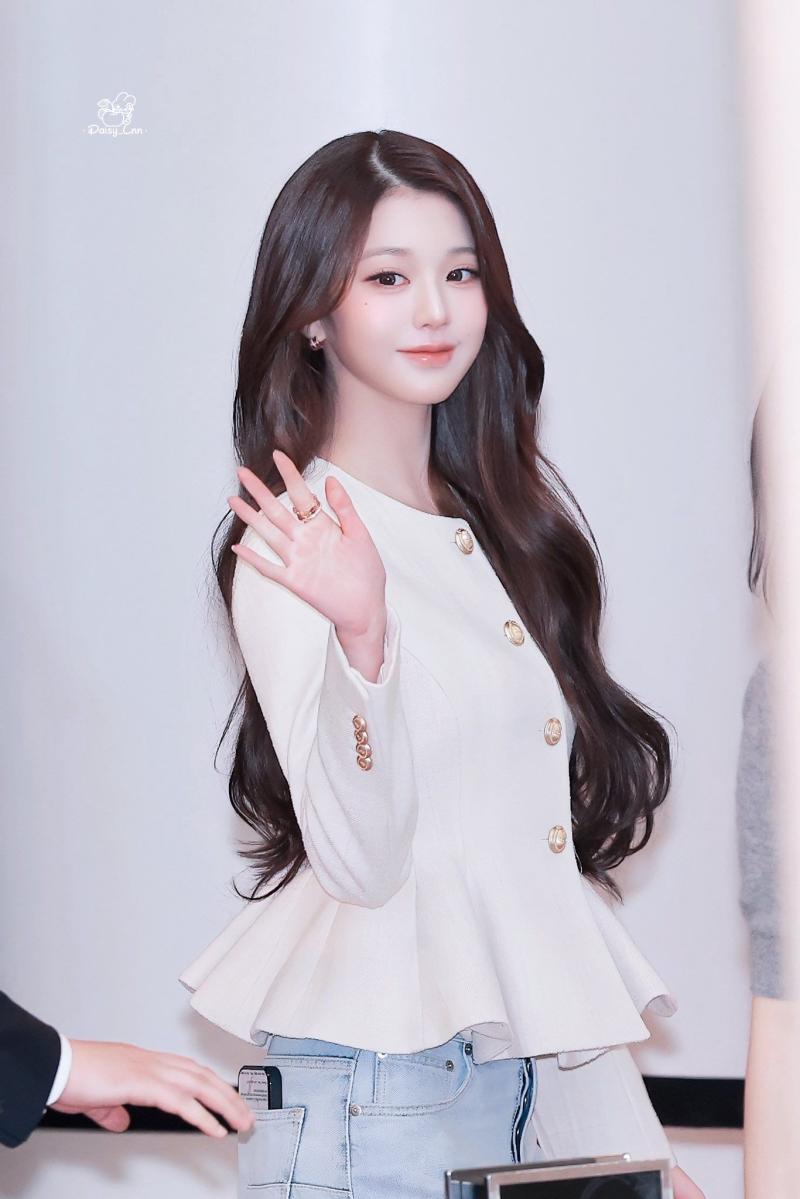 아이브 장원영 260907 IVE EXHIBITION
