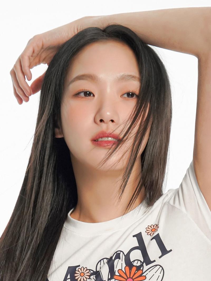 배우 김고은 최근 화보.jpg