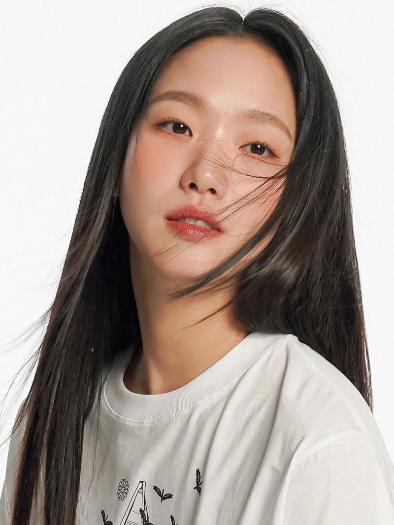 배우 김고은 최근 화보.jpg