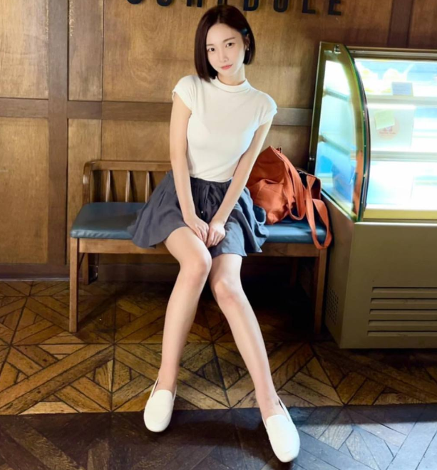 권민정 아나운서 오피스룩 여신