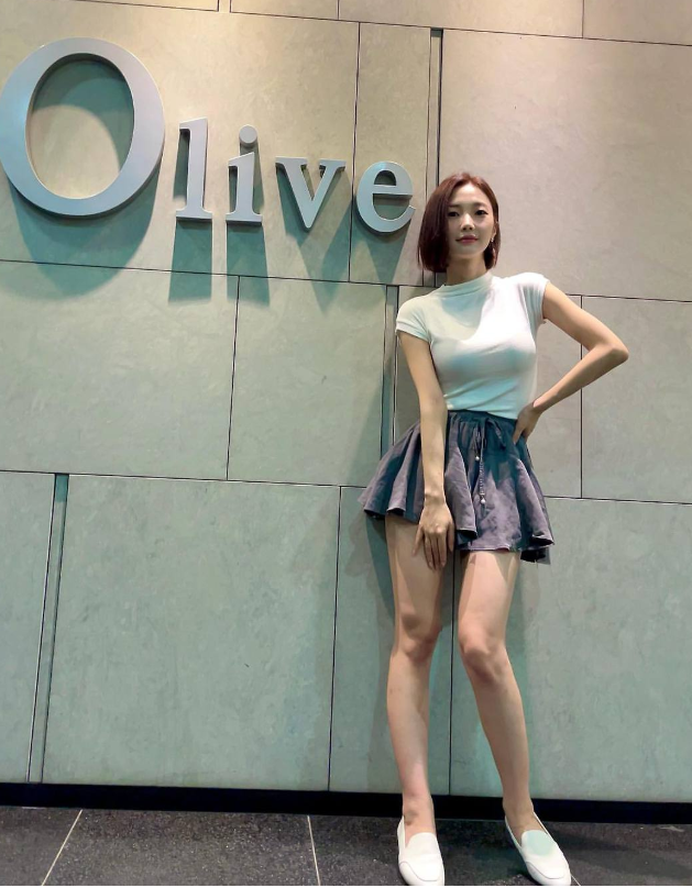 권민정 아나운서 오피스룩 여신