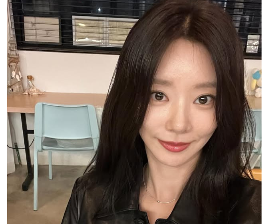 블랙 오프숄더 드레스 블랙핑크 지수