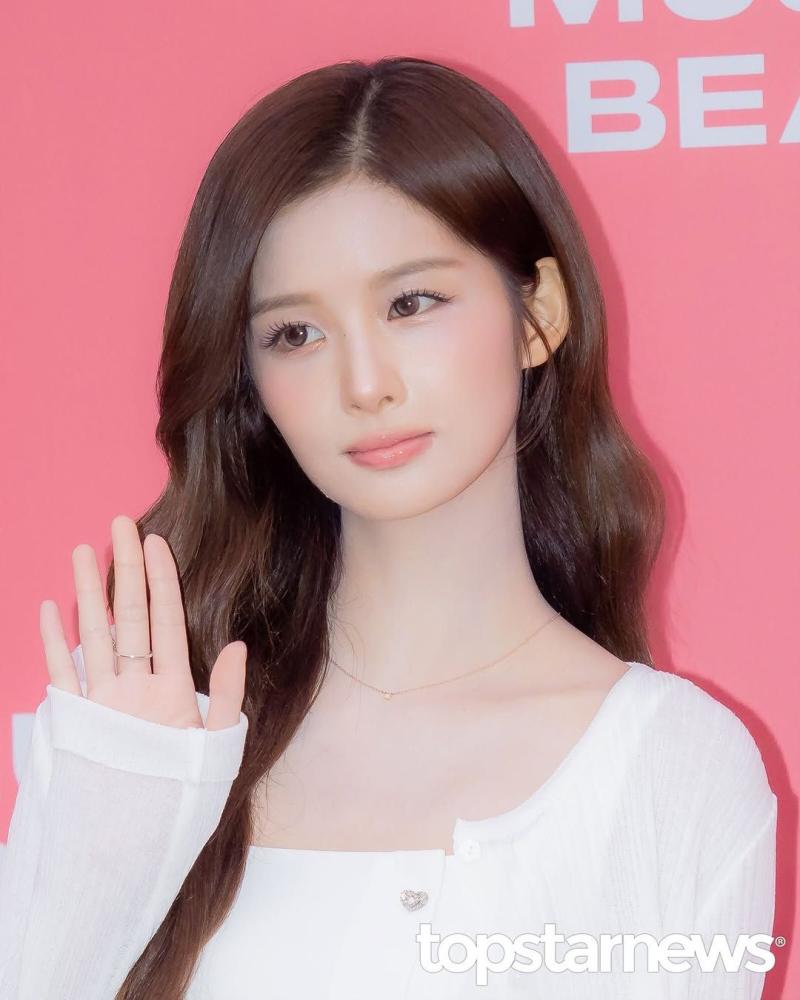 오늘자 무신사 뷰티 홍대 엔믹스 설윤