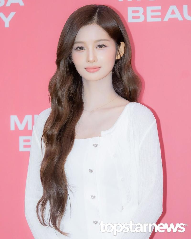 오늘자 무신사 뷰티 홍대 엔믹스 설윤