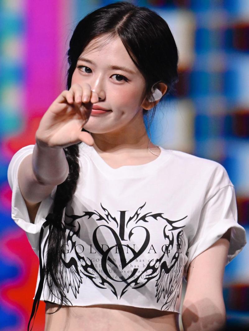 [엔믹스/NMIXX] 배이...하얀 끈나시...청순 볼륨감