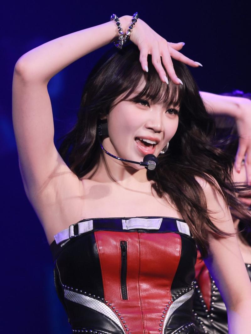 LE SSERAFIM (르세라핌) 김채원