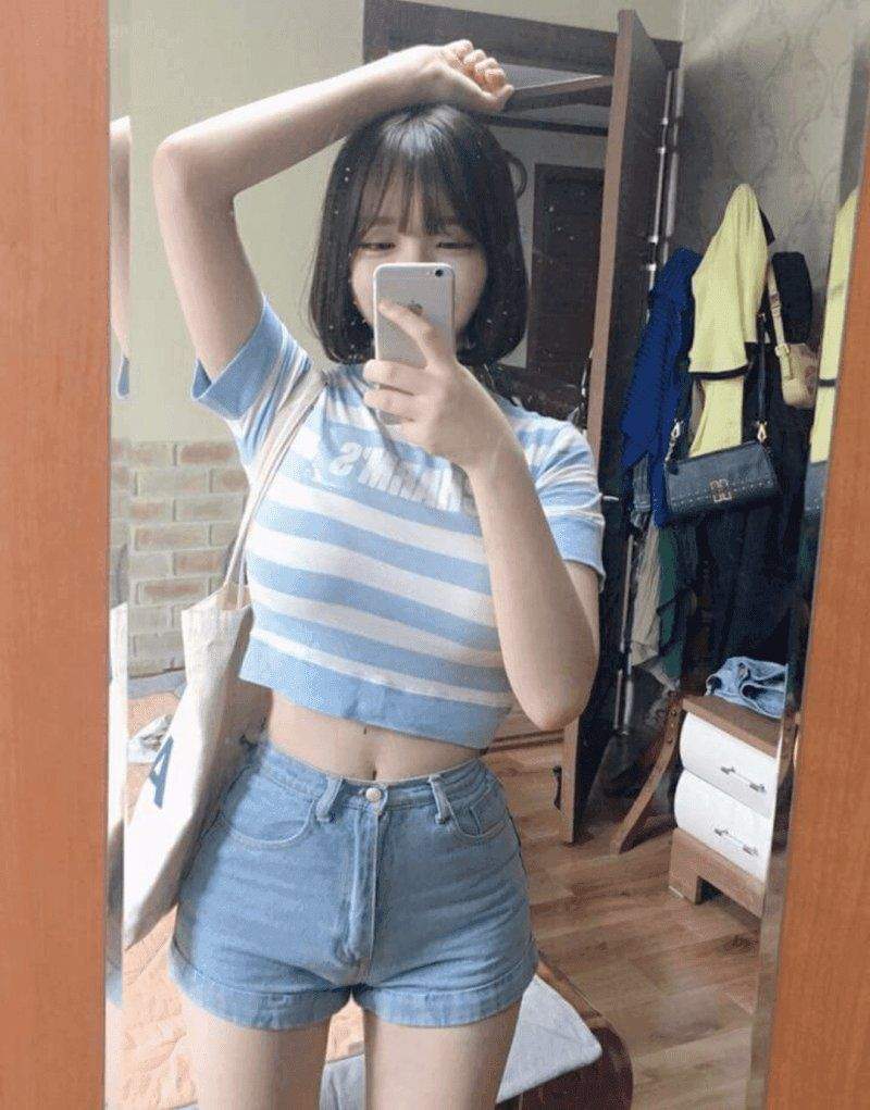 몸매에 자신있는 이쁜 처자들의 거울샷.jpg