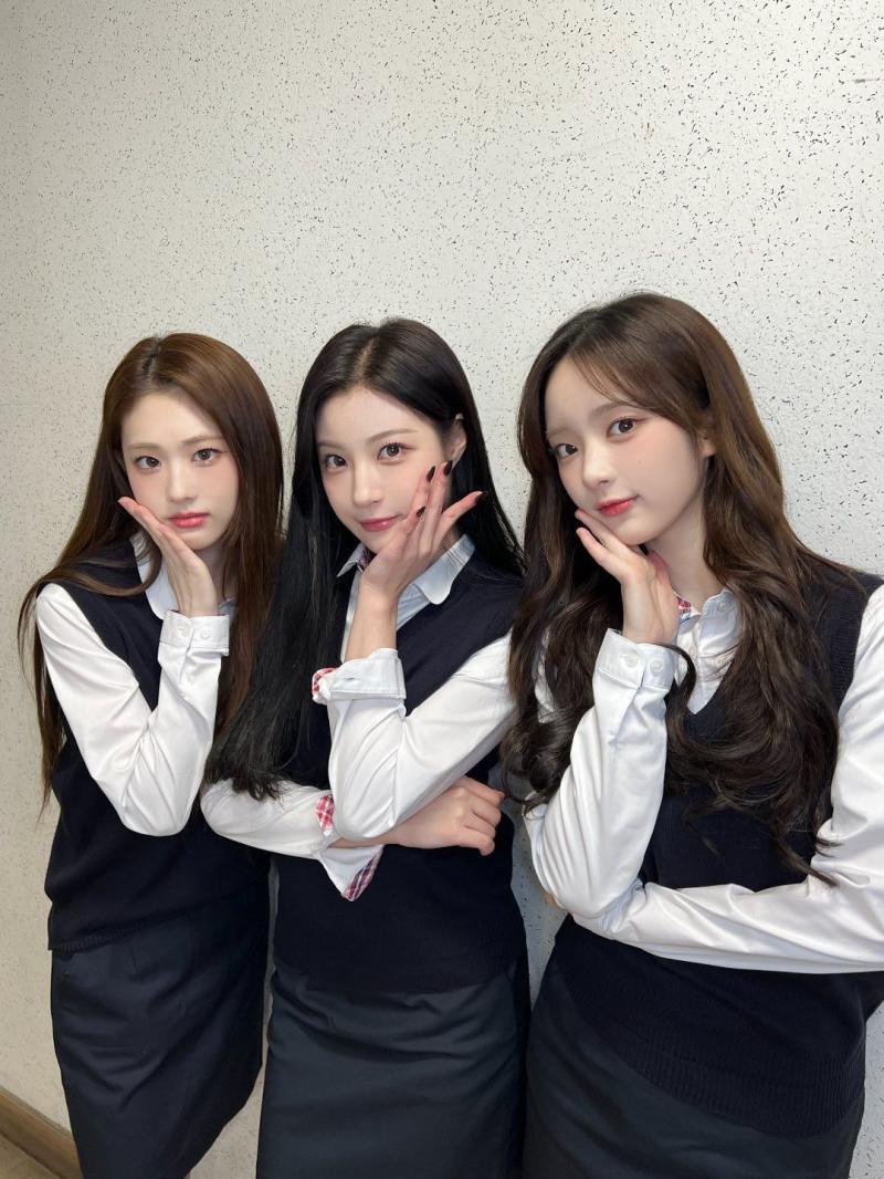 예쁜 애 옆에 예쁜 애 옆에 예쁜 애.jpg