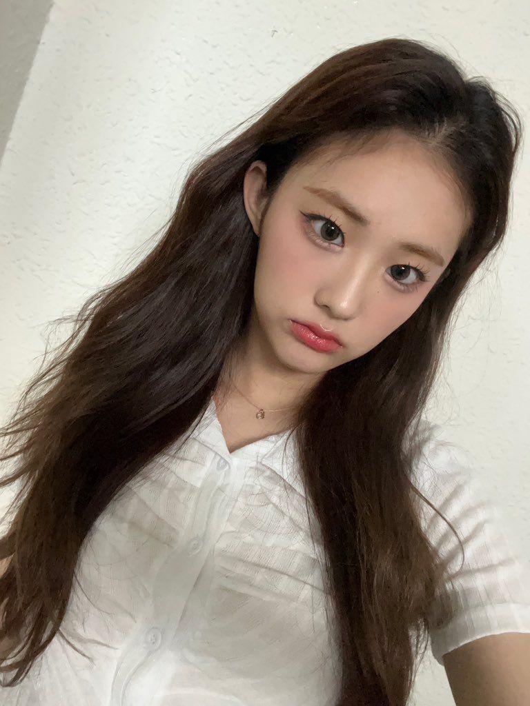 예쁜 애 옆에 예쁜 애 옆에 예쁜 애.jpg