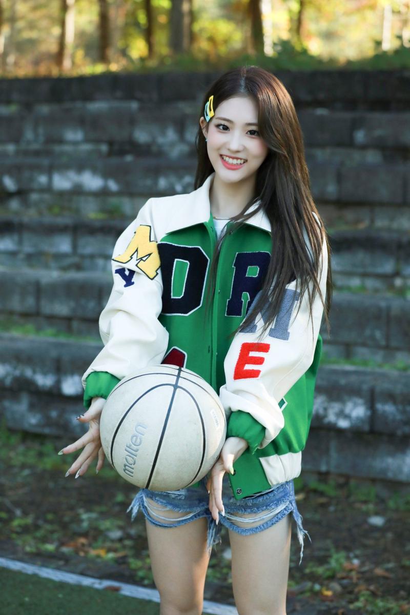 예쁜 애 옆에 예쁜 애 옆에 예쁜 애.jpg