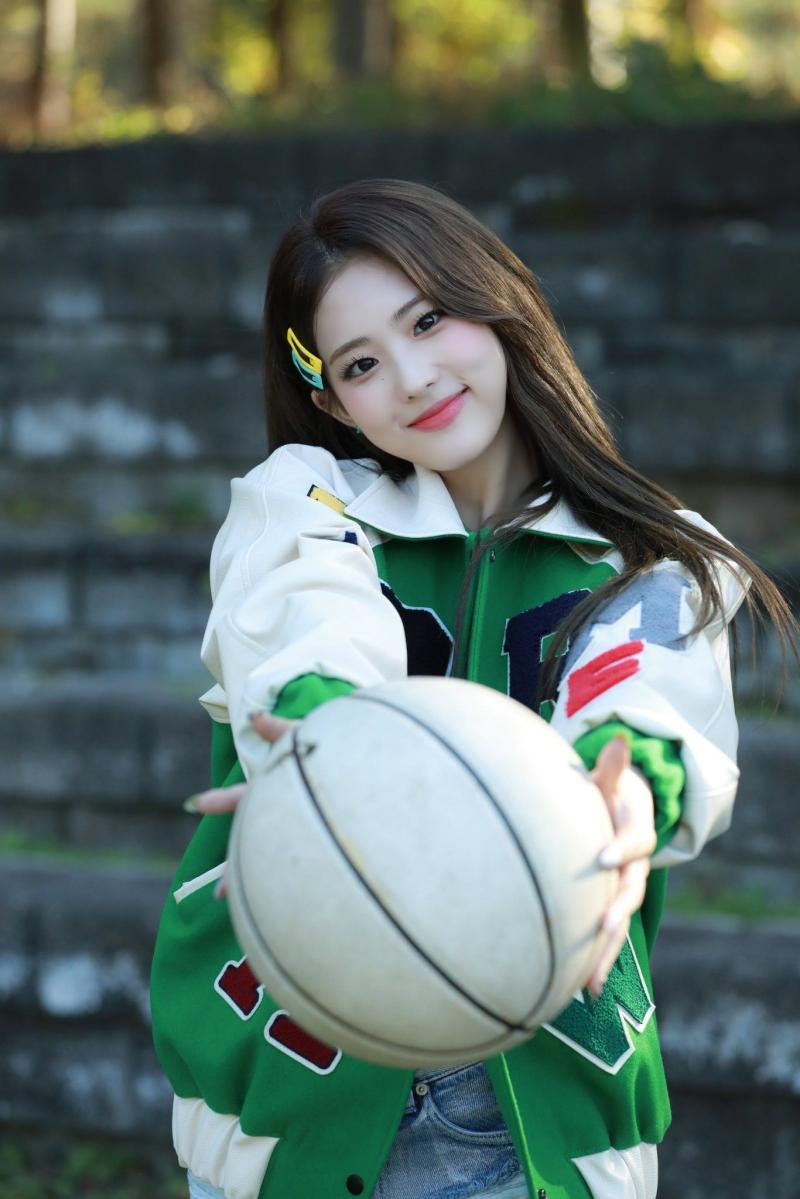 예쁜 애 옆에 예쁜 애 옆에 예쁜 애.jpg