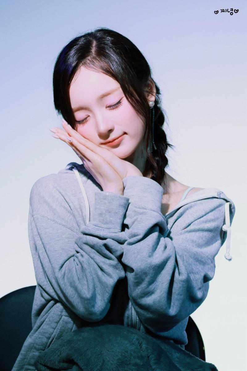 예쁜 애 옆에 예쁜 애 옆에 예쁜 애.jpg