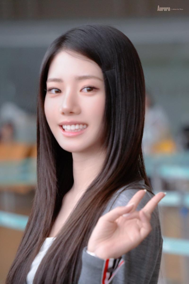 베이비몬스터 로라 260910 출국