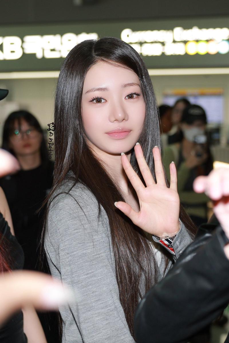 베이비몬스터 로라 260910 출국
