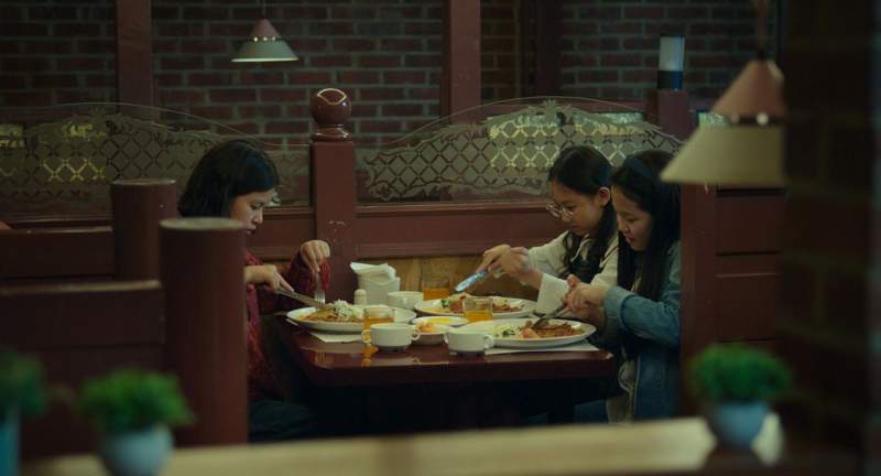 촬영중 처음으로 대게를 먹어 봤다는 아역배우