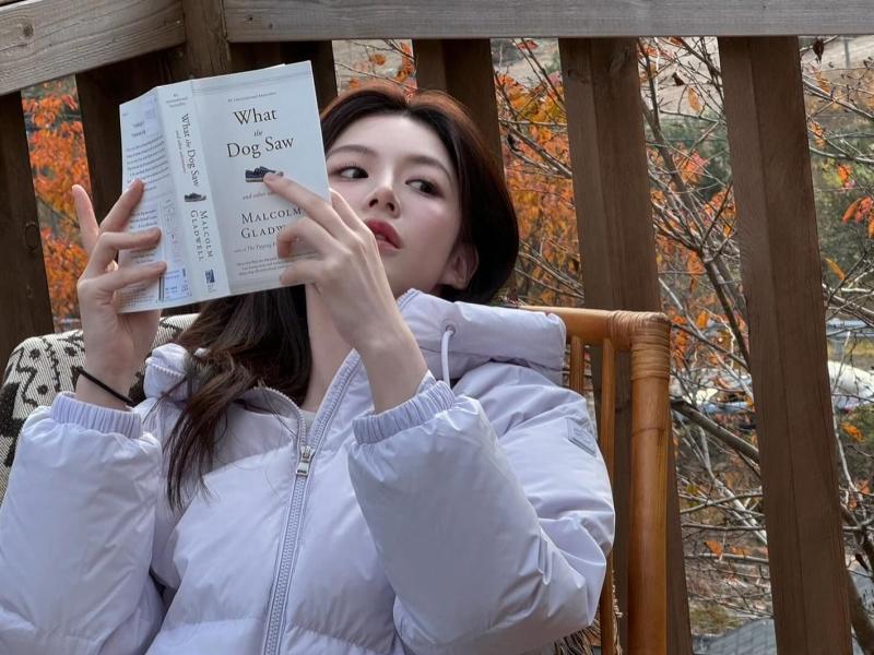 앞으로 숙이는 라잇썸 히나