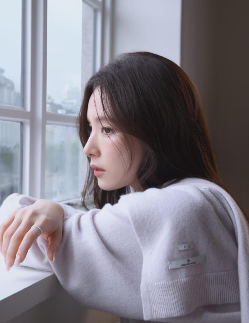 팬들에게 꽃 던져 주다 방심한 베이비몬스터 아현