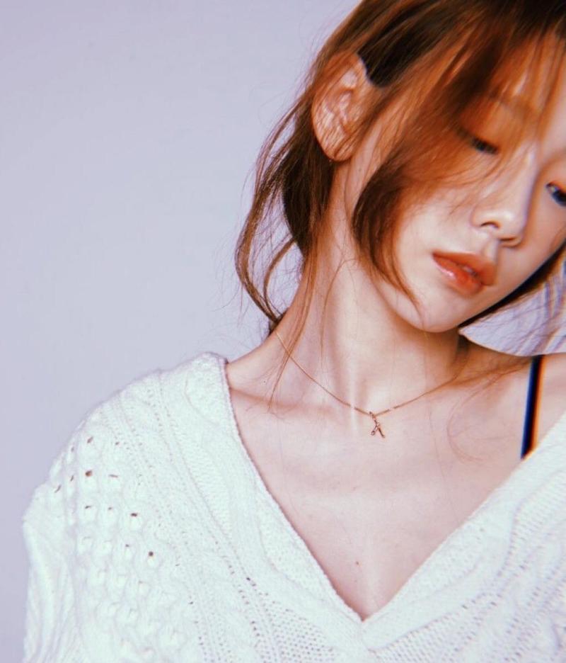청 크롭 끈나시 속 블랙 튜브탑 기립근 하이키 리이나