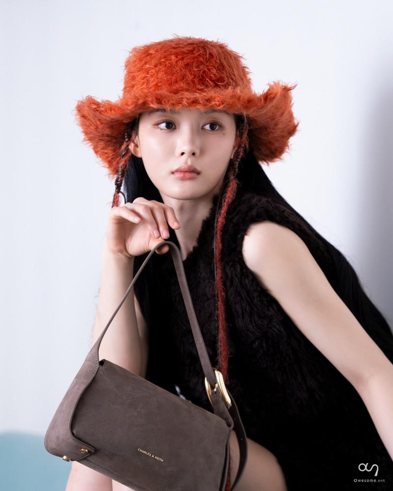 김유정 찰스앤키스
