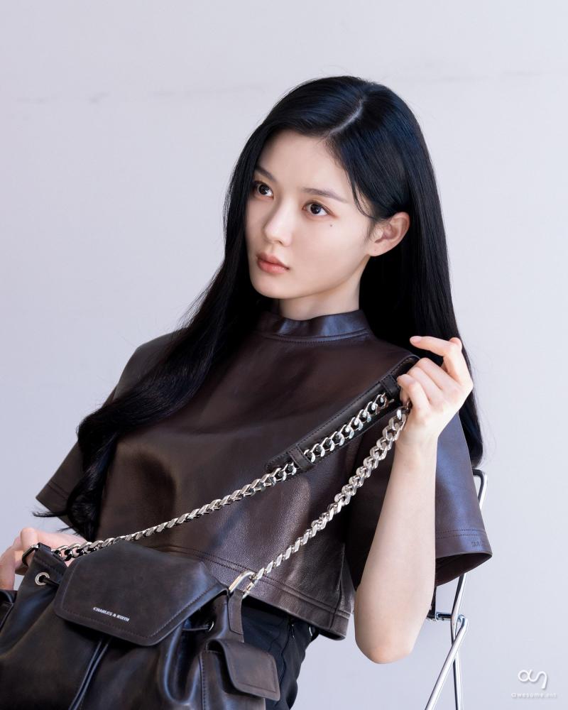 김유정 찰스앤키스