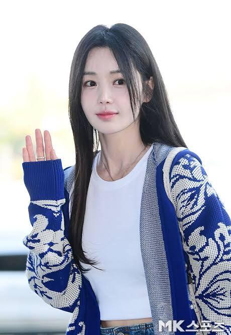 [아이브] 또 안유진 엉덩이 노리는 레이