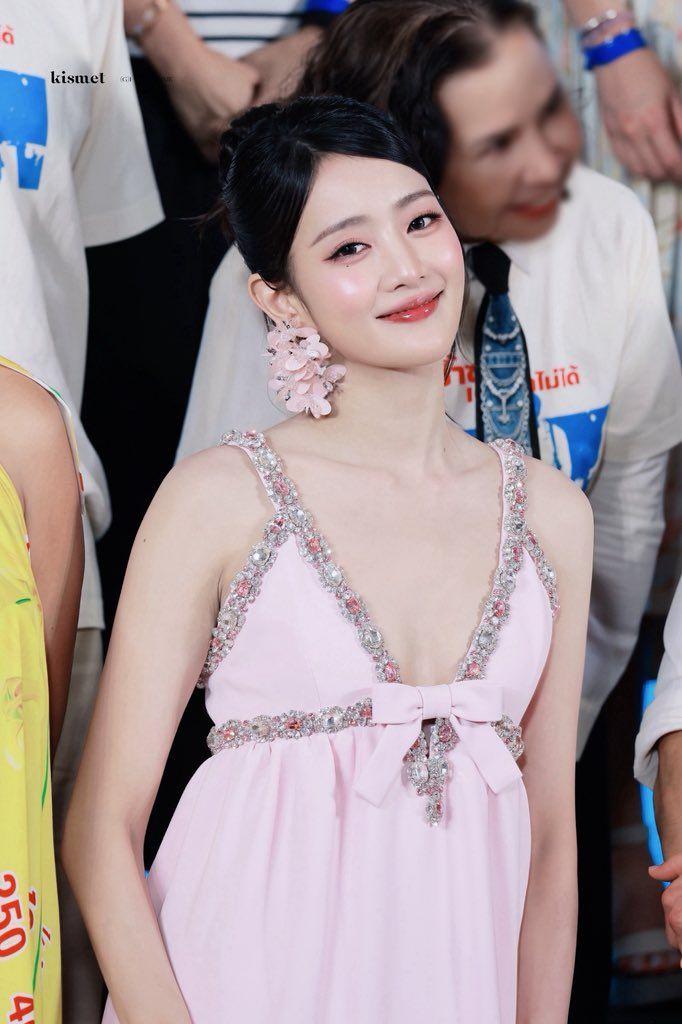 니차욘따라락 (아이들 민니) 태국 영화에 데뷔
