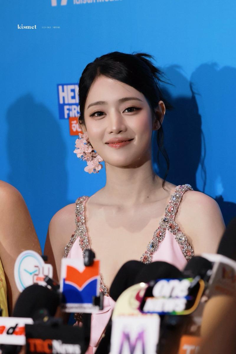 니차욘따라락 (아이들 민니) 태국 영화에 데뷔