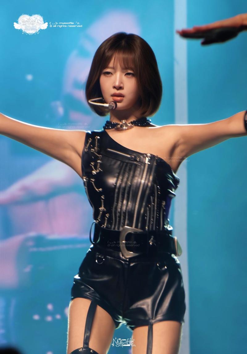 LE SSERAFIM (르세라핌)