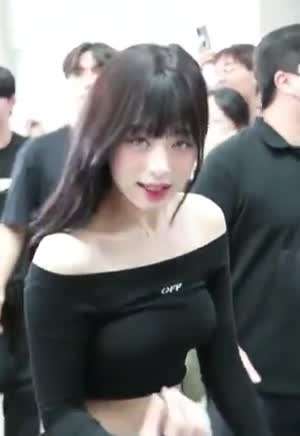 베이비몬스터 아현 봉긋 가슴 오프솔더.mp4
