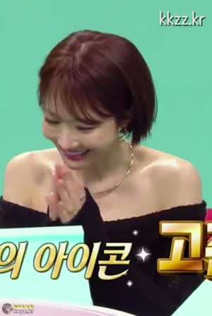 다리 꼬는 검스 고준희
