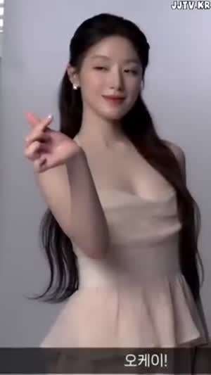 누드톤 홀트넥 드레스 가슴골 아이들 슈화.mp4