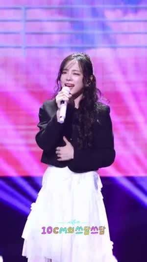 김세정 쓰담쓰담