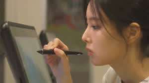 강혜원 첫입에 반하다 . GIF
