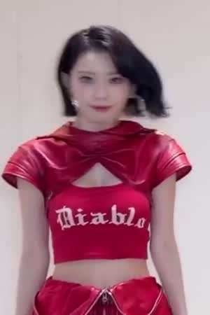 나시 크롭탑 볼레로 사이 틈 르세라핌 사쿠라