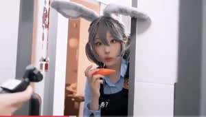 QWER 히나 집에 있는 거 (무기 거래)