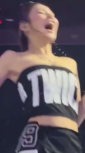 물장난하는 뭉클 튜브탑 트와이스 사나 즐거운 시간