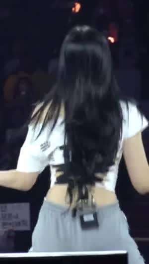 가볍게 트월킹 시전하는 회색 츄리닝 트와이스 미나