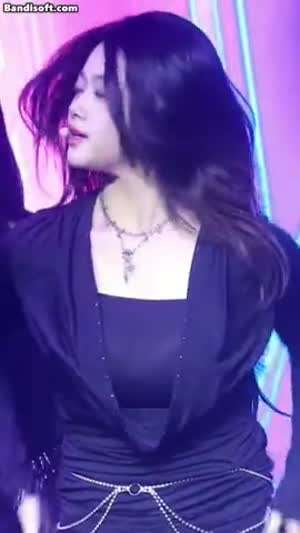 [클라씨] 원지민 씨스루 무대 의상 ㄷㄷㄷ.gif