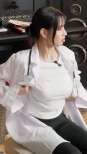 흰티 정리하는 녹음실 묵직 키스오브라이프 나띠
