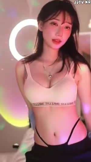 QWER 마젠타 두겹 브라 끈팬티 가슴골 섹시 의상 댄스.mp4