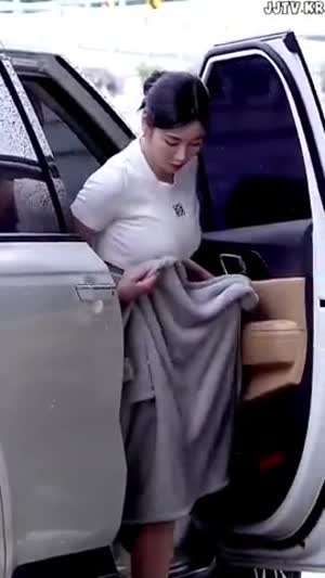 권은비 흰 크롭티 묵직한 가슴 볼륨감.mp4