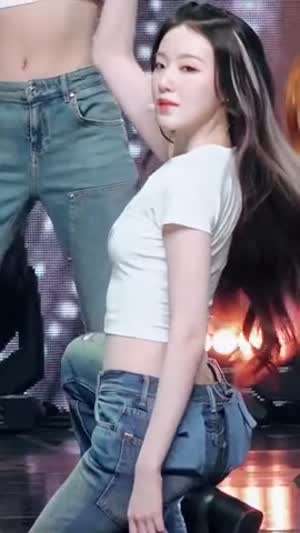 흰티에 청바지 뽀얀 복부 아이들 슈화