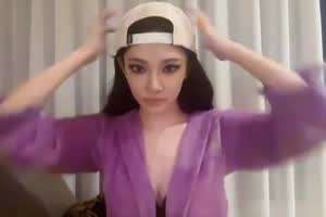에스파 닝닝 보라색 샤워가운 속 검정브라 몽실한 가슴골.mp4