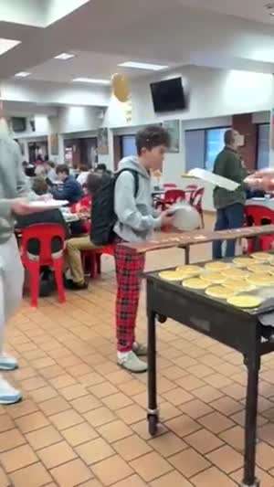 급식실 팬케익 고수 할아버지